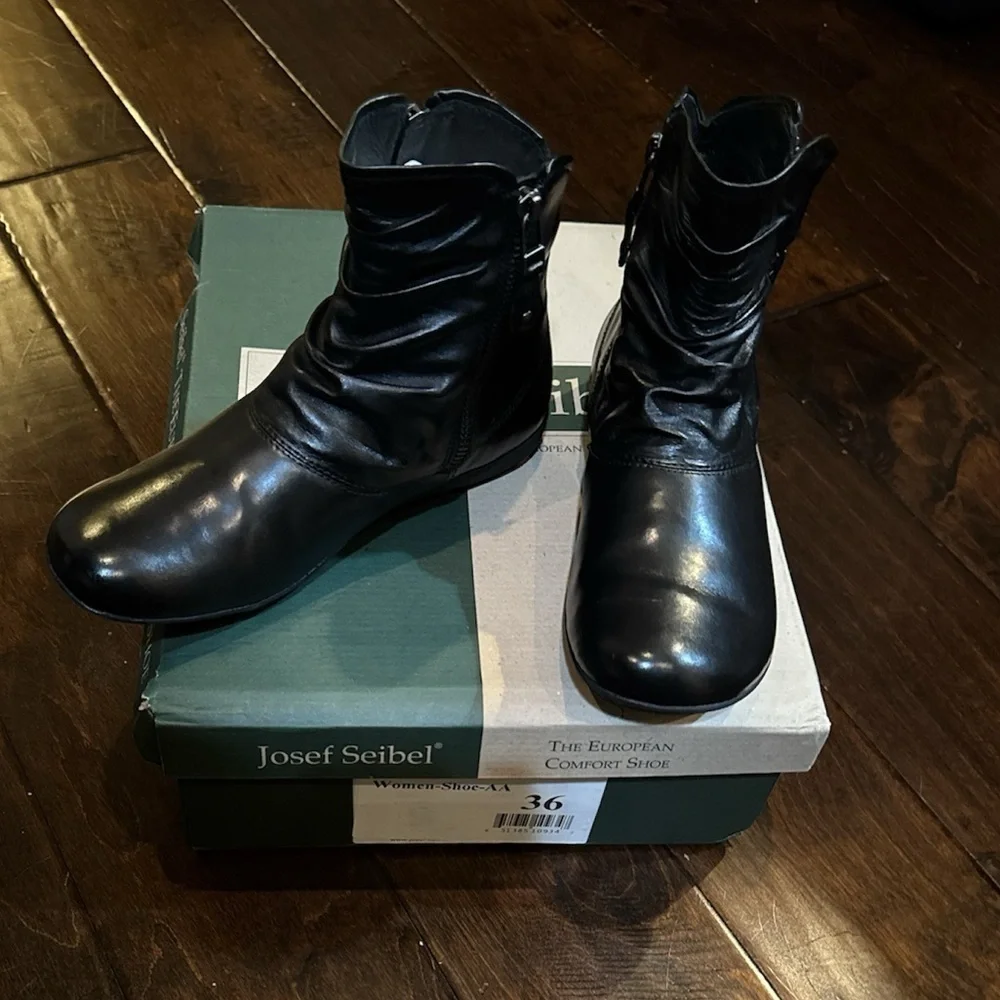 Josef Seibel Black Leather Ruched Ankle Boots | EU 36 (US 5–5.5) | NWT